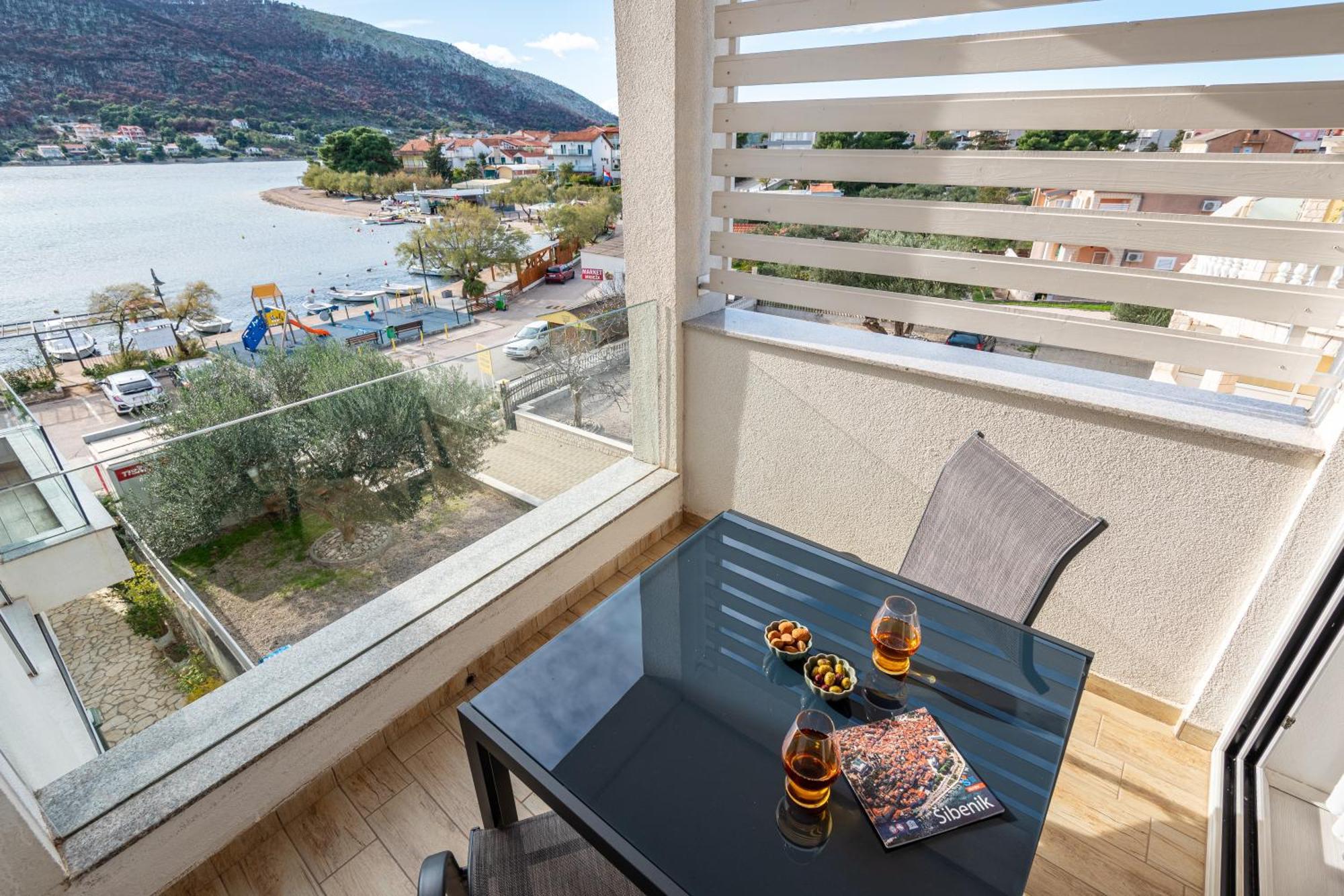 Apartments Holidays Roko Grebaštica Rum bild